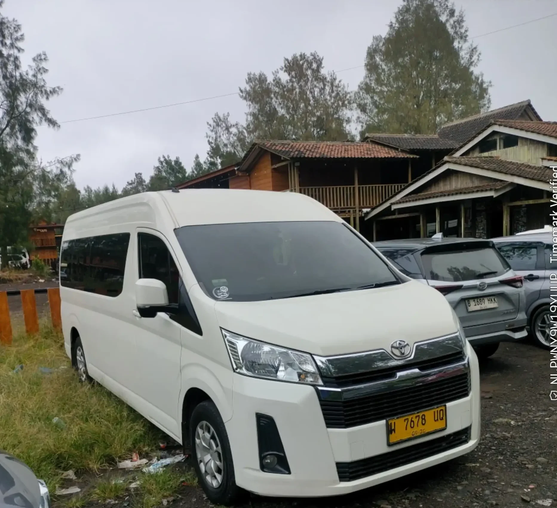 sewa hiace surabaya bromo